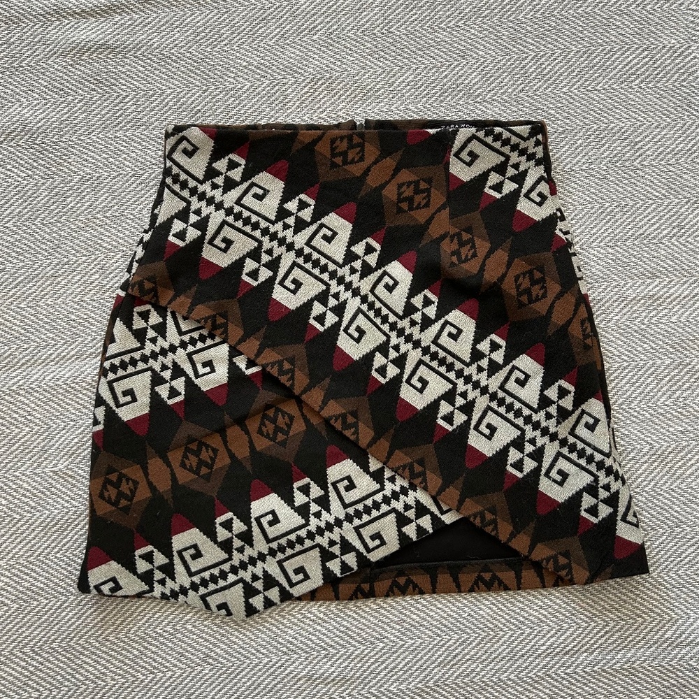 Zara | Aztec printed mini skirt - Picture 2 of 6